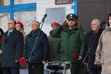 Память об орденоносце, учителе, земляке